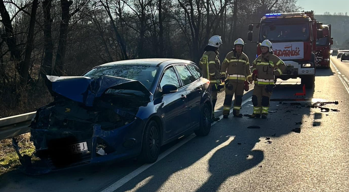 Auto skasowane! Znowu potężna kraksa na drodze krajowej 75 [ZDJĘCIA]