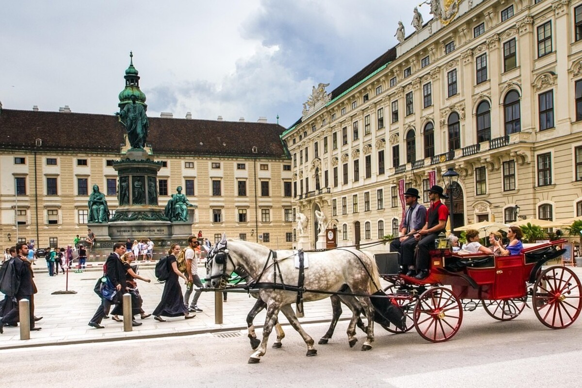 Zmiany polityczne w Austrii. Czy będzie pierwszy austriacki kanclerz z partii FPÖ?
