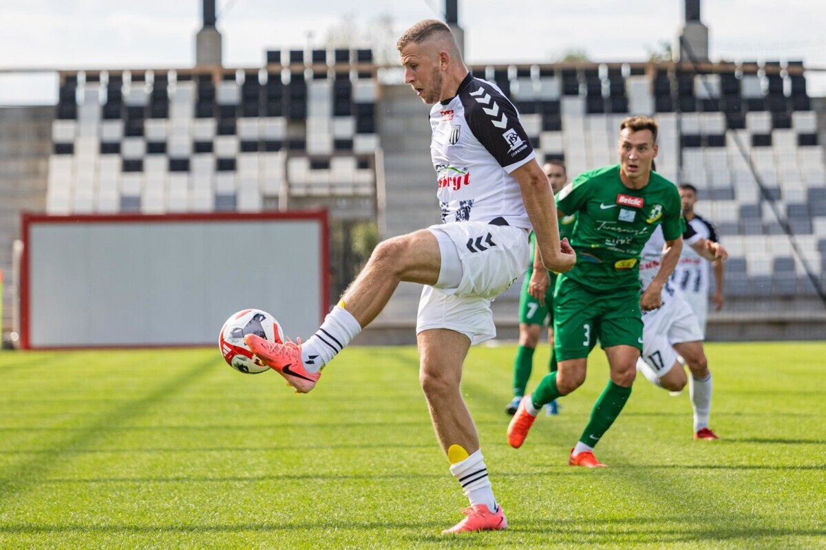 Wysoka porażka na inaugurację. Sandecja Nowy Sącz bez szans w starciu z Podlasiem