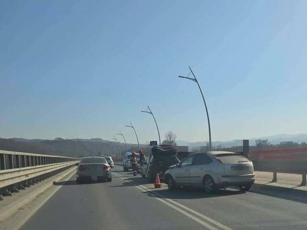 Wypadek w Nowym Sączu. Na obwodnicy zderzyły się aż cztery samochody 