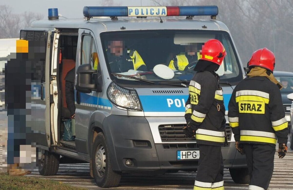 Samochód wylądował z zaroślach. Obawy o podróżujących były bardzo duże