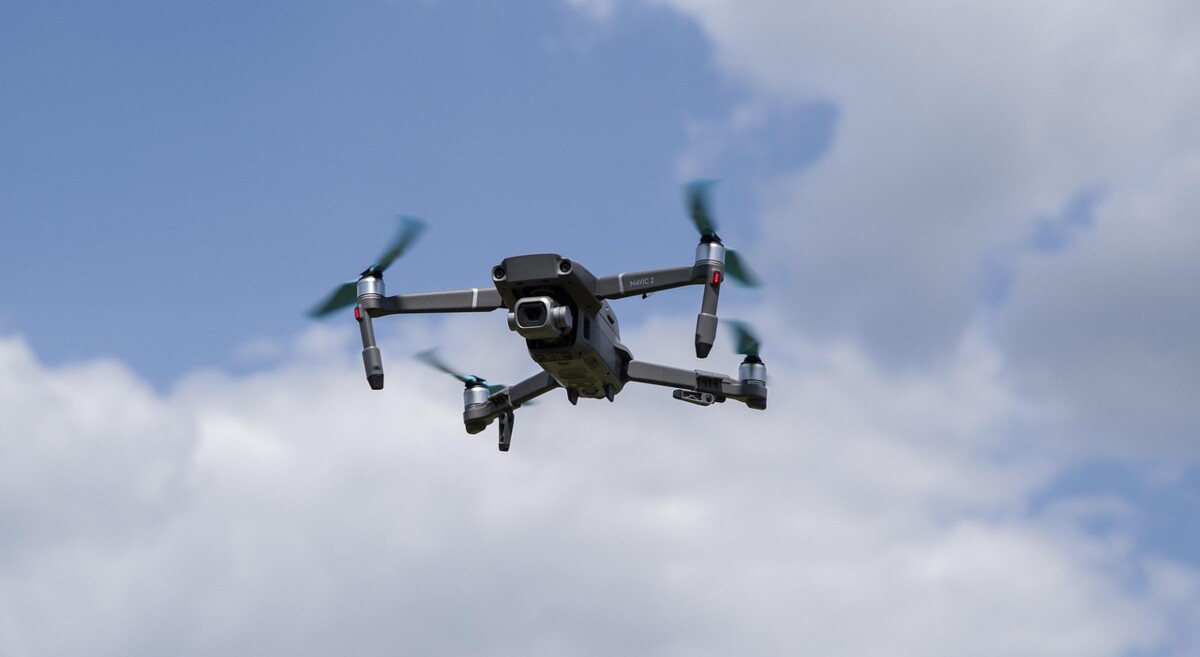 Coraz więcej dronów dzieli przestrzeń powietrzną z załogowymi statkami powietrznymi. Powstaje nowy system  