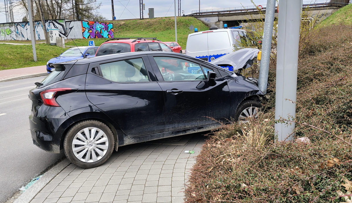 Wypadek na skrzyżowaniu w Nowym Sączu! Skutki okazały się poważne [ZDJĘCIA]