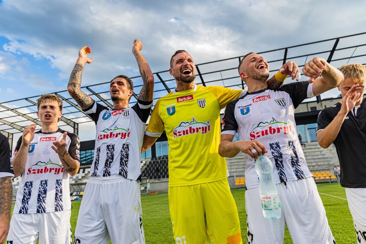 Sandecja kończyła mecz w “10”. Wynik do samego końca był sprawą otwartą
